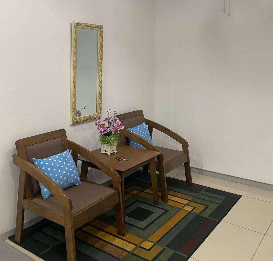 Klia Redza Homestay Kota Warisan Malay Only Sepang Zewnętrze zdjęcie