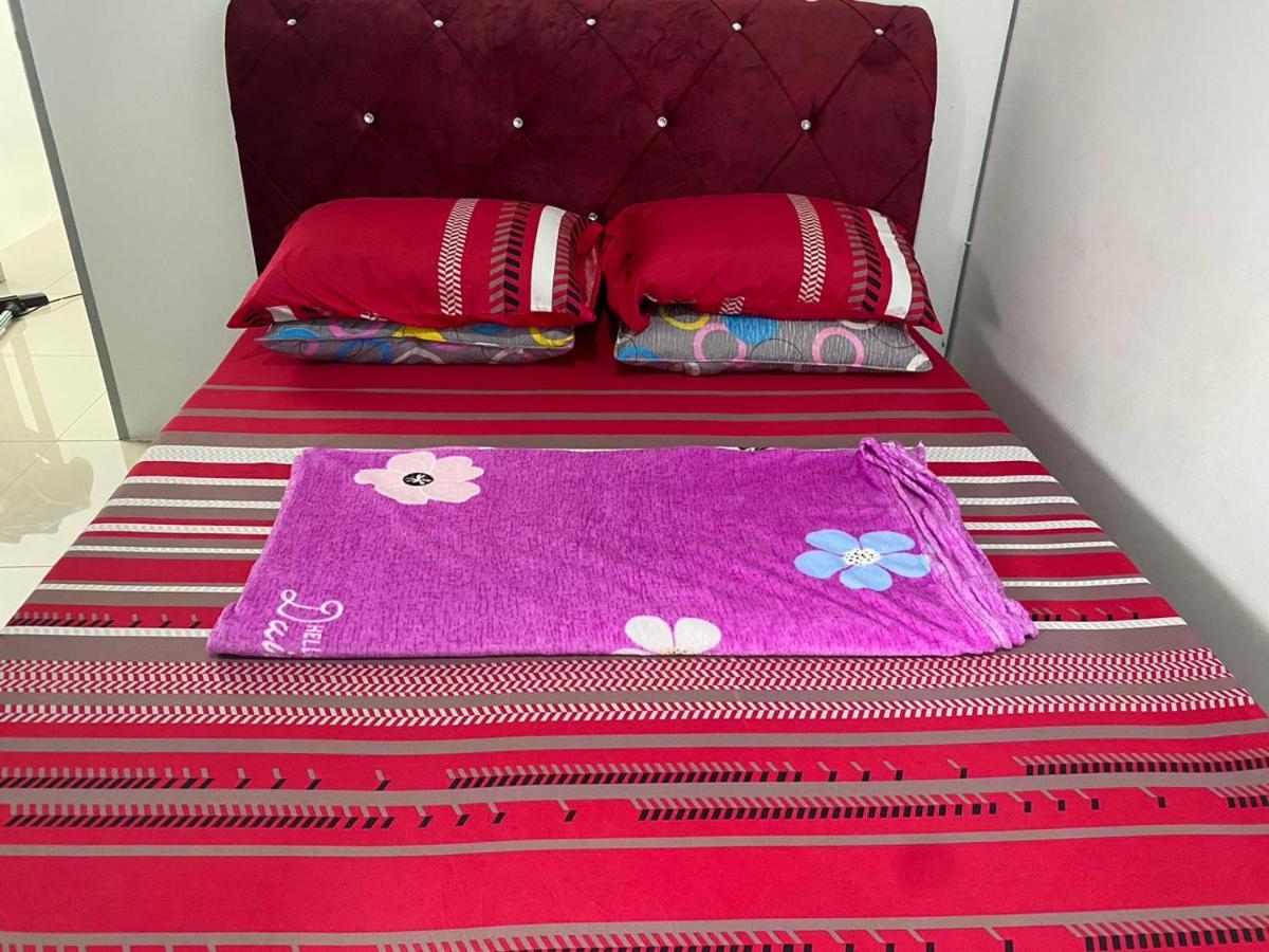 Klia Redza Homestay Kota Warisan Malay Only Sepang Zewnętrze zdjęcie