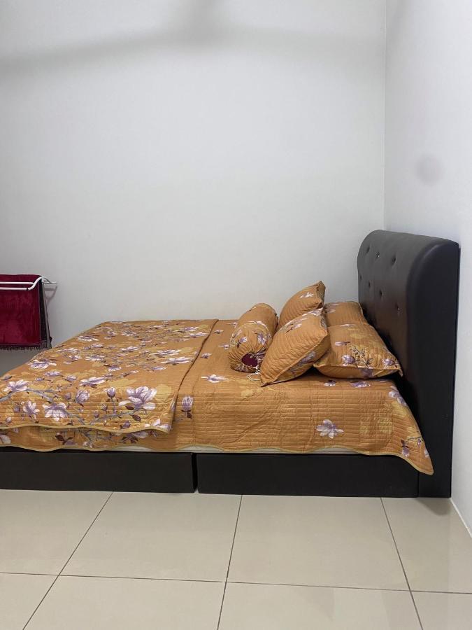 Klia Redza Homestay Kota Warisan Malay Only Sepang Zewnętrze zdjęcie